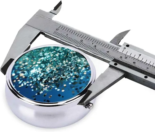 Vista 4 de Pastillero de 3 compartimentos para medicina, organizador de píldoras con fondo azul con purpurina, pastillero redondo para bolso y bolsillo