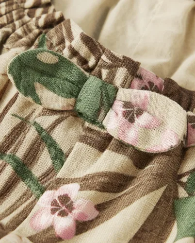Vista 2 de Gymboree Pantalones cortos de lino con lazo frontal para niñas y niños pequeños