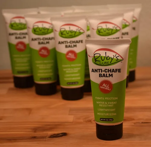 Vista 3 de Ruby's Lube Bálsamo antirozaduras Totalmente natural, hecho a mano en Boulder, CO Resistente al sudor y al agua Ayuda a prevenir rozaduras e