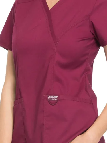 Vista 3 de Cherokee WW Revolution - Camisa de enfermería con 2 bolsillos para mujer Vino