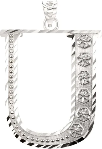 Vista 16 de Claddagh Gold . Colgante de plata de ley 925 con inicial de letras A-Z disponible en pequeño, mediano y grande