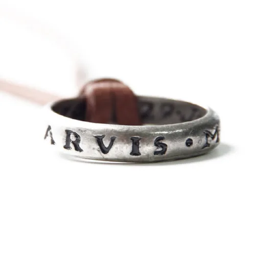 Vista 3 de Uncharted Nathan Drake's Ring with Necklace Strap From Collector's Edition