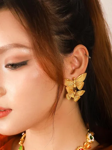 Vista 5 de OJERRY Aretes de corazón de mariposa chapados en oro para mujeres, accesorios de regalo para niñas adolescentes, cosas de moda