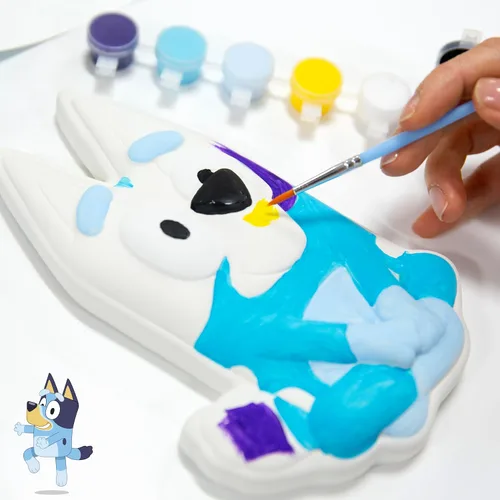 Vista 3 de Horizon Group USA Pinta tu propio kit de piedra de cerámica, artes y manualidades para niños, niños pequeños y adultos, Bluey