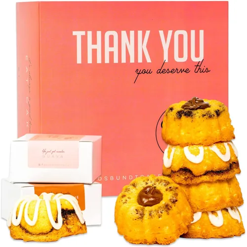 Vista 7 de Mo's - Caja mixta – Regalo perfecto de felicitación para mujeres, hombres, compañeros de trabajo, amigos y más – Fresh Mo's Bundt Cakes en una