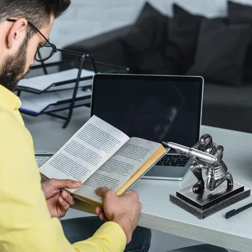 Vista 7 de Spakon Knight - Soporte para bolígrafo con 2 bolígrafos, organizadores de escritorio de resina y accesorios, divertido soporte para bolígrafos