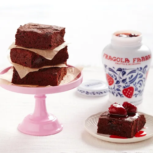 Vista 2 de Fabbri Fresas en Almíbar, 21 onzas Made in Italy, Gluten Free, Non-GMO, Vegan, Use it as a garnish for cocktails, desserts and all your culinary