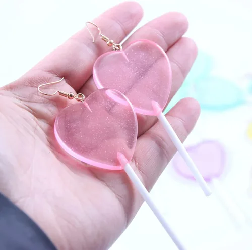 Vista 4 de Dulces bonitos aretes transparentes de piruleta con forma de corazón y caramelo con forma de corazón de dibujos animados aretes colgantes de resina