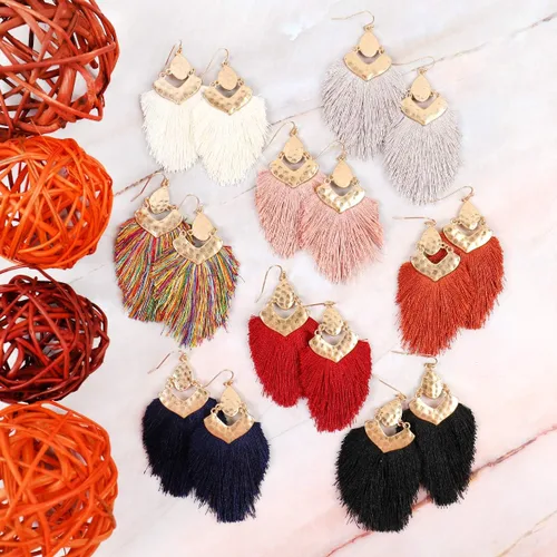 Vista 6 de Aretes bohemios colgantes con flecos de hilo sedoso, ligeros, en forma de plumas