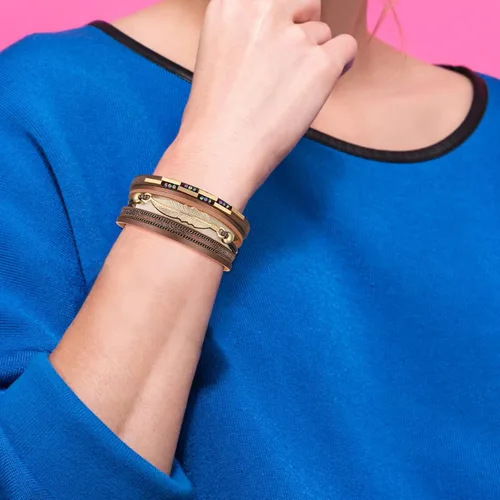 Vista 2 de Pulsera de cuero con cierre magnético de estilo bohemio con aros planos (D, talla única)