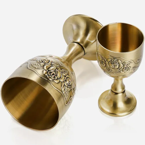 Vista 3 de DEAYOU Paquete de 2 mini copas de cáliz vintage, copa de comunión dorada en relieve de flores, apta para alimentos, resistente copa de vino de latón