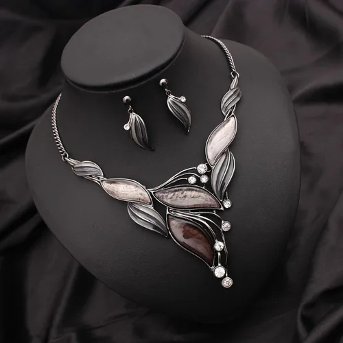 Vista 4 de SFE Conjunto de joyería bohemia con diseño de triángulo irregular para mujer