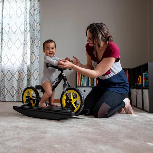 Vista 6 de Strider Bicicleta Pro de 12" (Perla Negra) + Base Mecedora - Ayuda a Enseñar al Bebé Cómo Montar una Bicicleta de Equilibrio - para Niños de 6 Meses