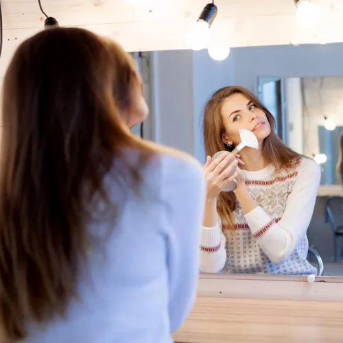 Vista 6 de Paquete de 4 cepillos de abanico para mujer, cepillo de cerdas suaves para resaltar la cara, cepillo para rubor con mango largo, cepillos