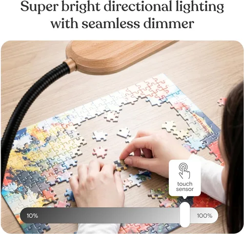 Vista 4 de Brightech Litespan - Lámpara de pie LED delgada, luz de lectura moderna sobre silla para salas de estar y oficinas, alta con cuello de cisne Madera