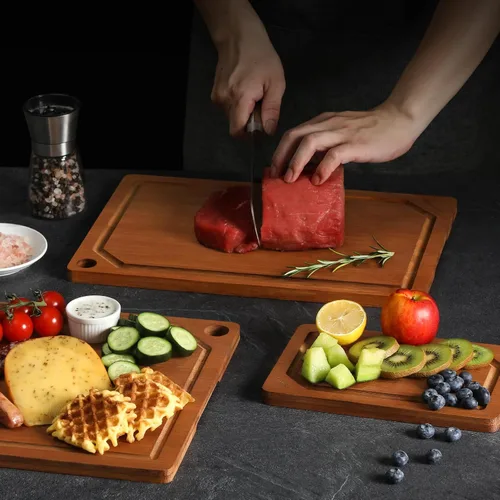 Vista 9 de HIWARE Juego de 4 Piezas de Tablas de Cortar Extra Grandes de Madera - Tablas de Cortar de Bambú para Preparación de Comidas y Servicio