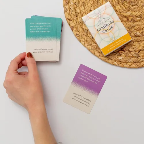 Vista 3 de Holstee Tarjetas de gratitud – 104 indicaciones para el diario de gratitud y la conversación Mindful Self-Care Deck, hecho con una vida agradecida