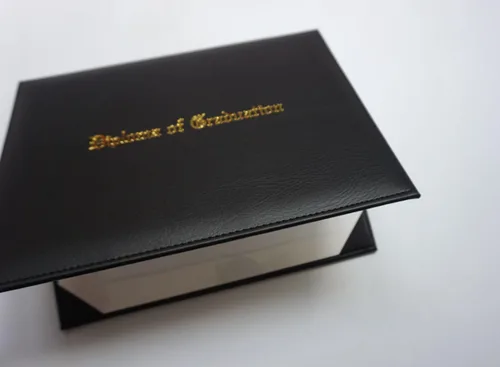Vista 5 de Grad Days Diploma impreso de cuero sintético para diploma de graduación 8.5" x 11" (negro)