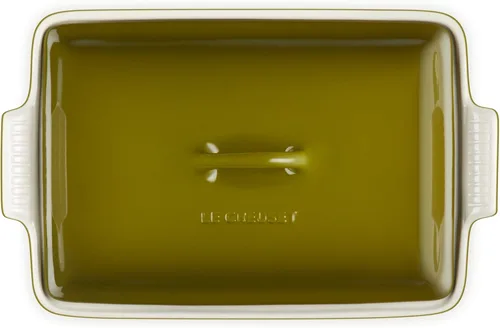 Vista 2 de Le Creuset Stoneware Heritage - Cacerola rectangular cubierta, 4 cuartos de galón., oliva