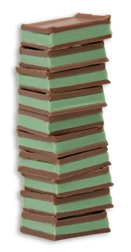 Vista 3 de Mrs. Cavanaugh's Chocolate Sandwich Mints Caja de regalo de calidad cuadrados de caramelo