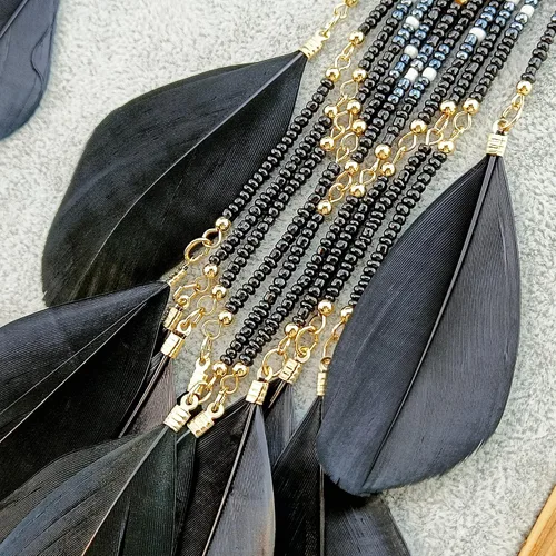Vista 5 de Aretes de plumas sintéticas para mujer, aretes bohemios con cuentas de semillas con borla de plumas para mujer