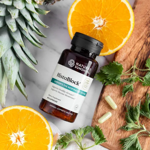 Vista 2 de Nature's Sunshine HistaBlock Suplemento de Apoyo Respiratorio Apoya las Vías Respiratorias y Bloquea Irritantes Fuerza Antioxidante Ayuda