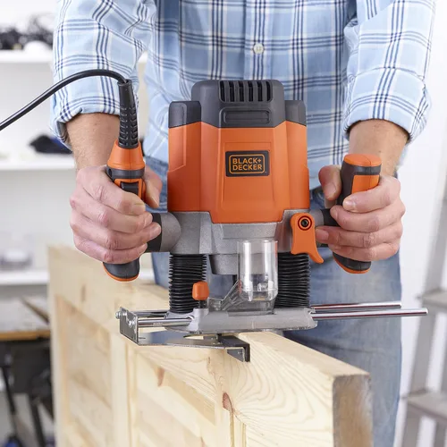 Vista 7 de BLACK+DECKER Router KW1200E-QS 1.200W, metal y plástico, base fija