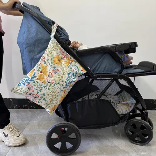Vista 7 de Bolsa húmeda, paquete de 2 bolsas de pañales de tela seca húmeda para bebé, bolsa multifuncional, impermeable, lavable, reutilizable para viajes