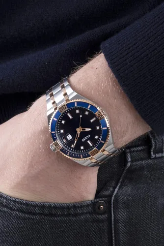 Vista 7 de GUESS Reloj de 3 manecillas de 1.772in con fecha, plateado