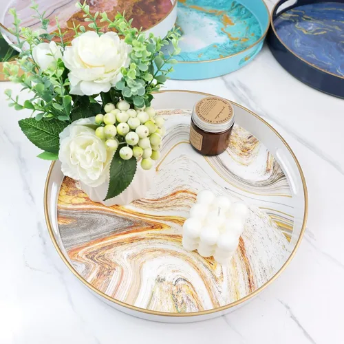Vista 3 de Bandeja decorativa redonda de mármol blanco con asas, bandeja de servir moderna de plástico de 13" para mesa de café, baño, otomano, decoración