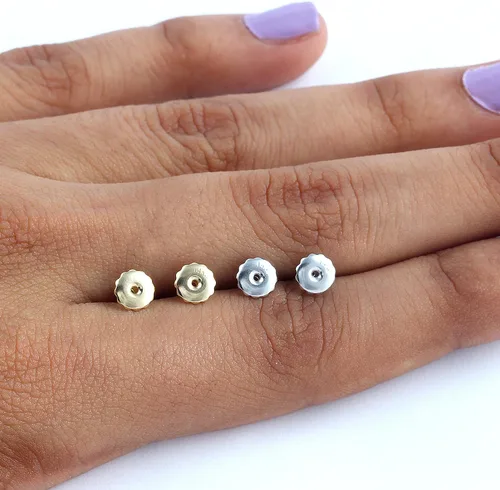 Vista 4 de Everyday Elegance Pendientes sólidos de oro blanco de 14 quilates con dos piezas de repuesto para parte trasera de arete Tornillo roscado