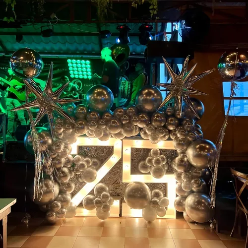 Vista 5 de 6 globos de estrella negra, globos de 22 pulgadas, globos de papel de aluminio con forma de estrella de Mylar para fiestas de cumpleaños, bodas