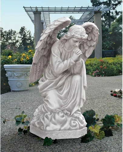 Vista 2 de Design Toscano Estatua del ángel de la basílica orante