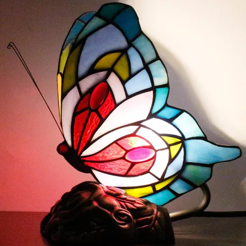 Vista 4 de Pequeña lámpara de mesa Tiffany de vidrio manchado Lámpara de escritorio de mariposa de 7X5X9.8 pulgadas Luz de acento antigua