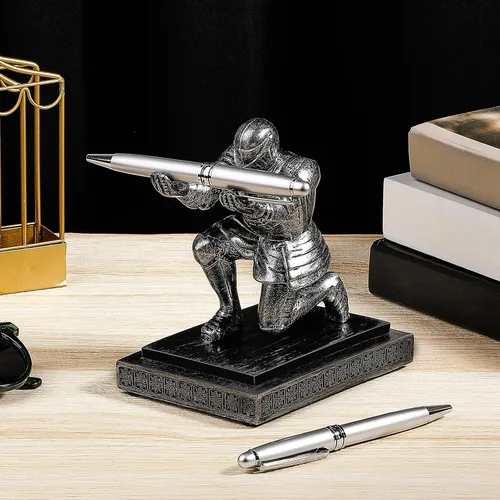 Vista 5 de Spakon Knight - Soporte para bolígrafo con 2 bolígrafos, organizadores de escritorio de resina y accesorios, divertido soporte para bolígrafos