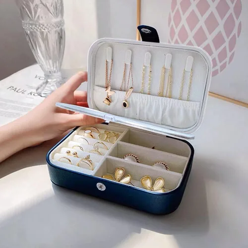 Vista 7 de Organizador de joyas de piel sintética de doble capa para mujeres y niñas, caja organizadora de joyas para collares, anillos y aretes