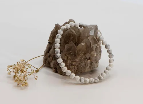 Vista 6 de LTC Designs Pulsera elástica de howlita blanca redonda brillante de 0.157 in, 6.5 pulgadas para hombres, mujeres y adolescentes, Gema, howlita