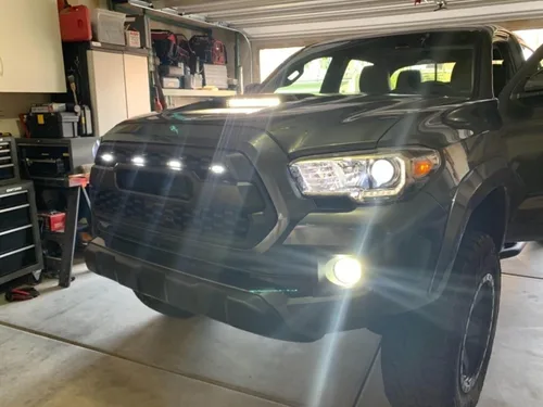 Vista 3 de iJDMTOY 35-966 Barra de Luz Scoop Compatible con Toyota Tacoma 2016 en adelante, Incluye (1) Barra de Luz LED de Alta Potencia de 60W, Soportes
