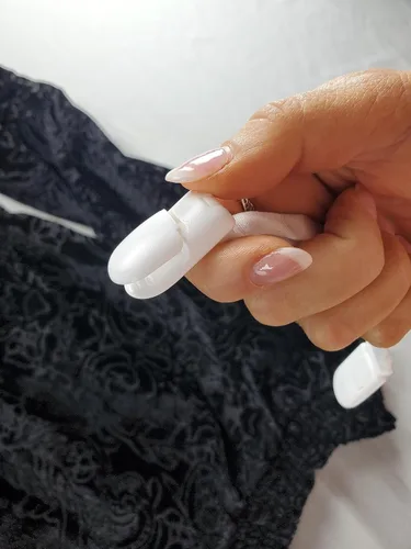 Vista 5 de Correas de hombro descubierto Soportes fuera del hombro para vestidos, tops, camisas y blusas Mantener las mangas de los hombros fuera en su lugar