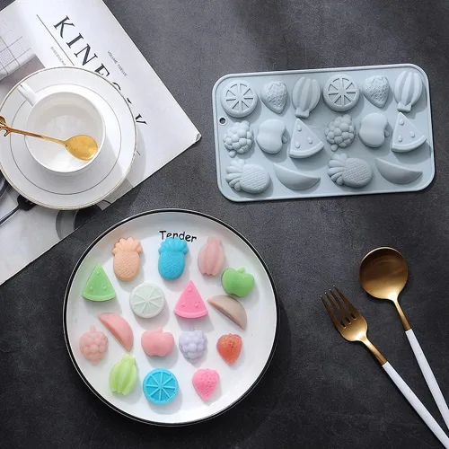 Vista 5 de CANDeal Paquete de 2 moldes de gelatina en forma de fruta, moldes de silicona para fondant 3D, mini moldes de caramelo de fresa para moldes de piña