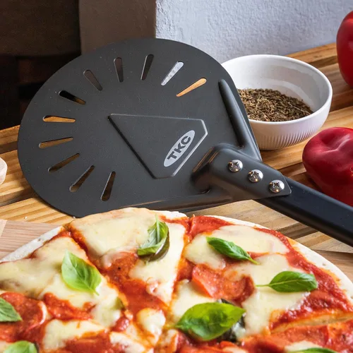 Vista 6 de TKC Cáscaras perforadas de pizza de 12 pulgadas y 8 pulgadas – Pelar profesional de aluminio para pizza – Espátula de pizza de metal de mango largo