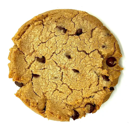 Vista 4 de Galletas de mantequilla de maní con chispas de chocolate. 3 galletas caseras grandes de 5 pulgadas