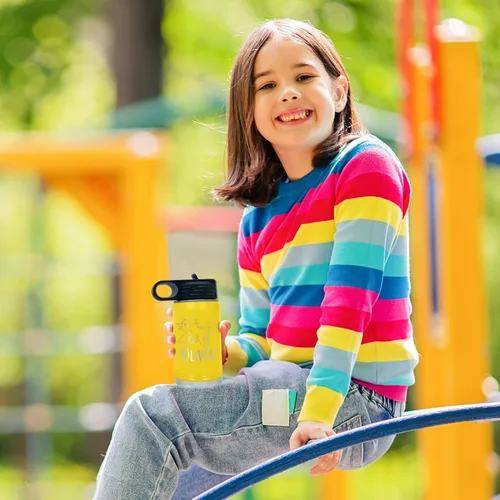 Vista 39 de Cuptify Botella de agua para niños personalizada con nombre en botella de agua aislada con anillo brillante verde de 12 onzas Verde brillante