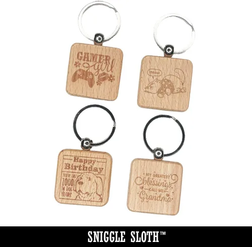 Vista 3 de Sniggle Sloth Llavero cuadrado de madera grabado con diseño de perro bulldog francés con corazón, Madera clara
