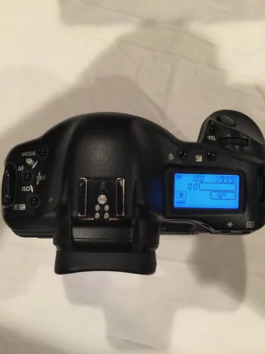 Vista 2 de Canon Cámara DSLR EOS 1D Mark II N (solo cuerpo) (Modelo antiguo)