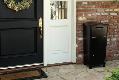 Vista 2 de Architectural Mailboxes 6900B Elephantrunk Caja de Entrega de Paquetes Negra Heavy duty aluminum locking parcel locker with pry-resistant 3-point
