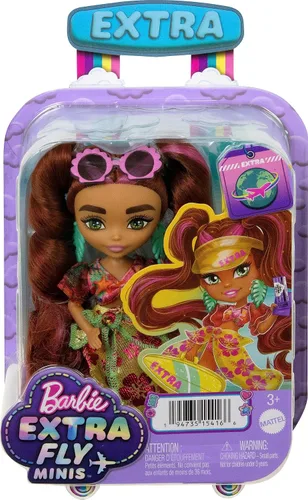 Vista 6 de Muñeca de viaje Barbie Extra Fly Minis, look de playa con coletas rosa con rayas en traje de baño, pareo y accesorios