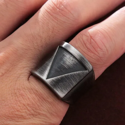 Vista 4 de Anillo retro simple vikingo Valknut triangular, nórdico, de acero inoxidable, para hombre, anillo vikingo, joyería de moda, negro, 10