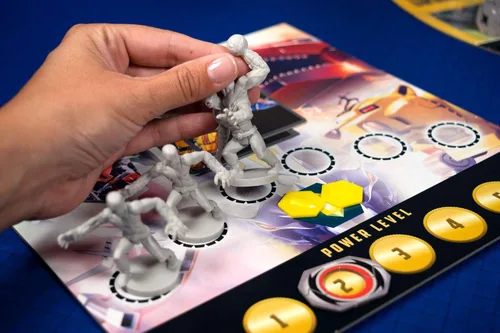 Vista 4 de Renegade Game Studios Power Rangers Heroes of The Grid durante 14 años