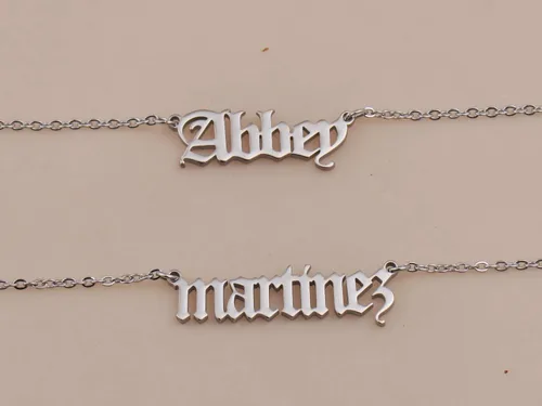 Vista 2 de HUAN XUN Collar con nombre personalizado con inicial para mujer